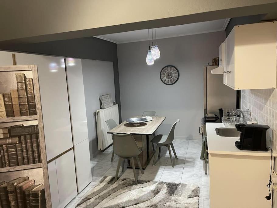 Central Modern Apartment Volos Bagian luar foto