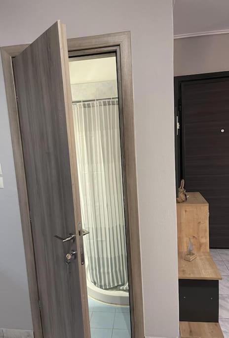 Central Modern Apartment Volos Bagian luar foto
